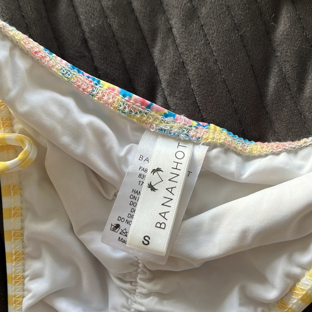 Bananhot Camila Bikini Top & Bottoms in S - Picture 3 of 6